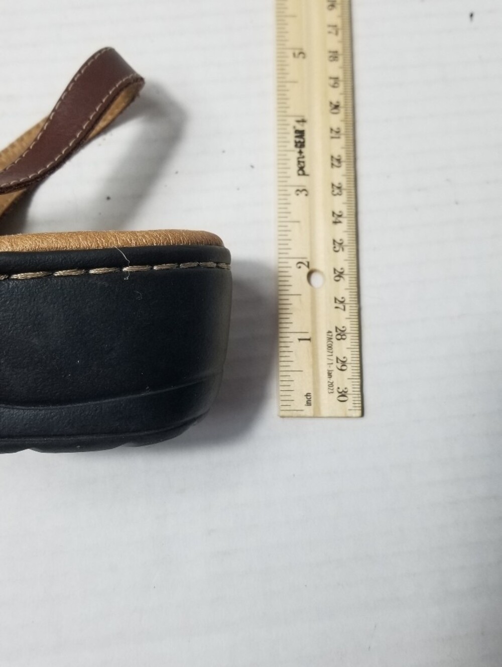 CLARKS COLLECTION WOMEN'S BROWN CROSSOVER SANDALS SIZE 9 - Picture 10 of 16